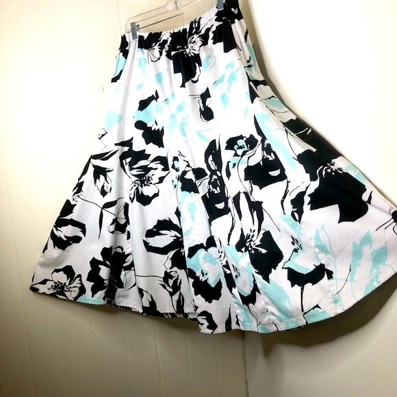 Floral Maxi Skirt with Elastic Waistband No size - Picture 1 of 6